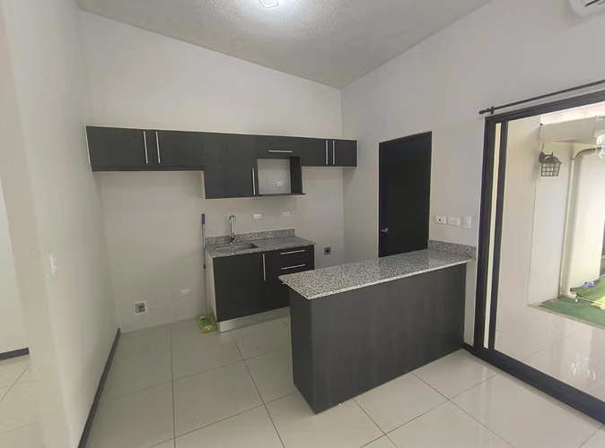 SE ALQUILA CASA EN CONDOMINIO VALLE SAN LORENZO - HEREDIA - Imagen 4