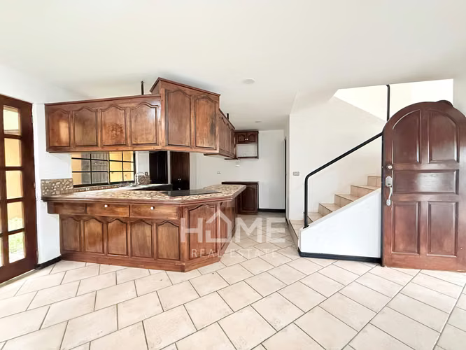 Alquiler de Casa con Ático en San Rafael de Escazú - Imagen 3