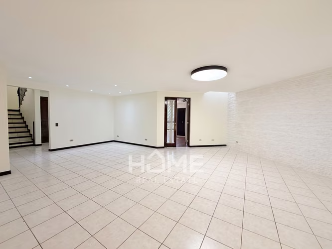 Alquiler de Casa Amplia en San Rafael de Escazú - Imagen 11