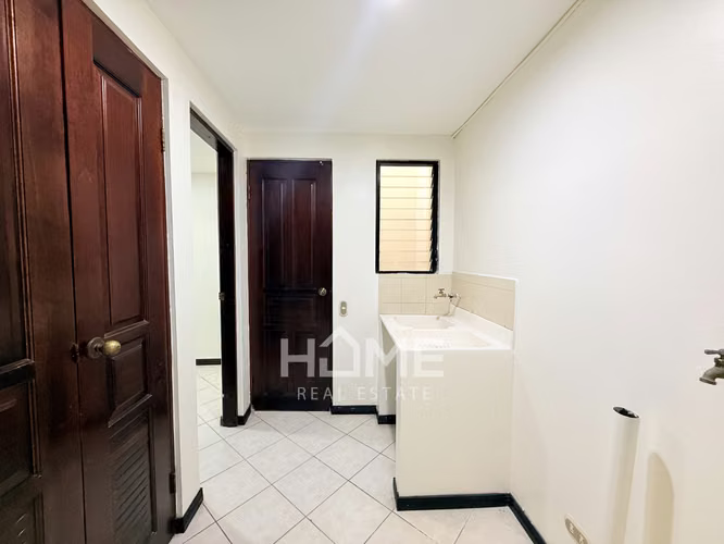 Alquiler de Casa Amplia en San Rafael de Escazú - Imagen 12