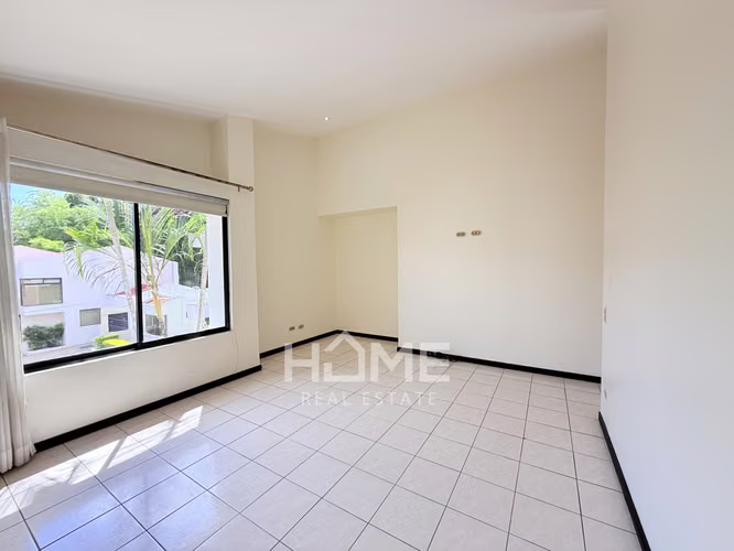 Alquiler de Casa Amplia en San Rafael de Escazú - Imagen 13