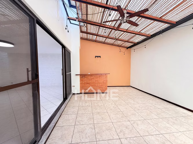 Alquiler de Casa Amplia en San Rafael de Escazú - Imagen 8