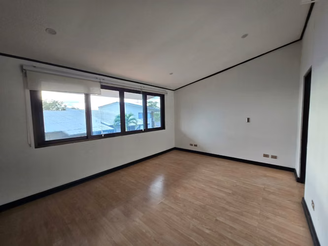 Amplia casa en condo en Guachipelín Norte – Ideal para Adulto Mayor $1650 - Imagen 15