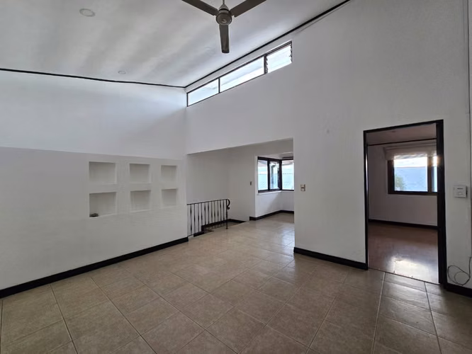 Amplia casa en condo en Guachipelín Norte – Ideal para Adulto Mayor $1650 - Imagen 14