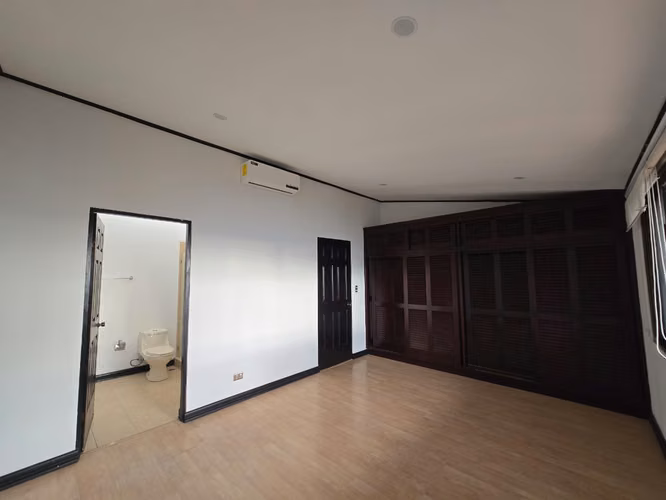 Amplia casa en condo en Guachipelín Norte – Ideal para Adulto Mayor $1650 - Imagen 15