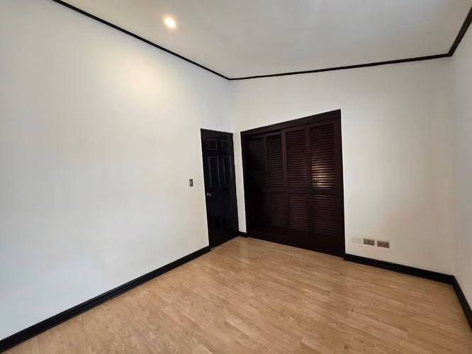 Amplia casa en condo en Guachipelín Norte – Ideal para Adulto Mayor $1650 - Imagen 12