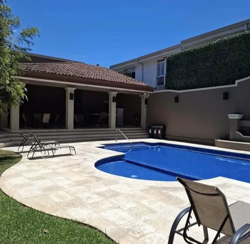 Se alquila casa en condominio en fuerte Ventura santa ana con línea blanca
