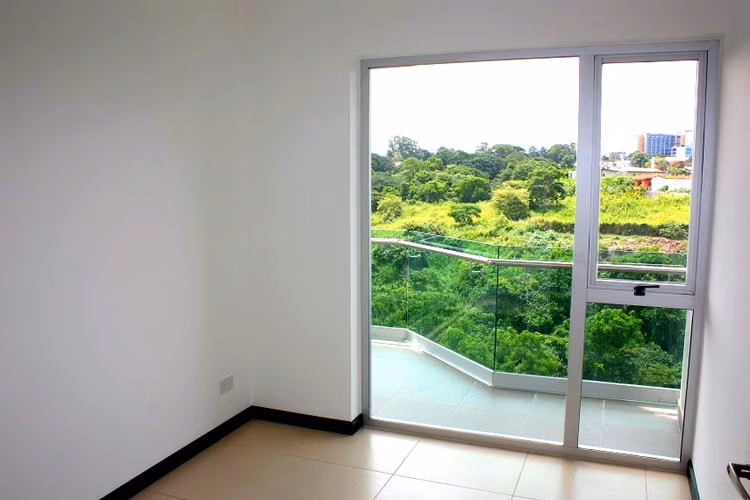 Apartamento de 3 Habitaciones con Vistas en Torre Paradisus Rohrmoser Pavas - Imagen 12
