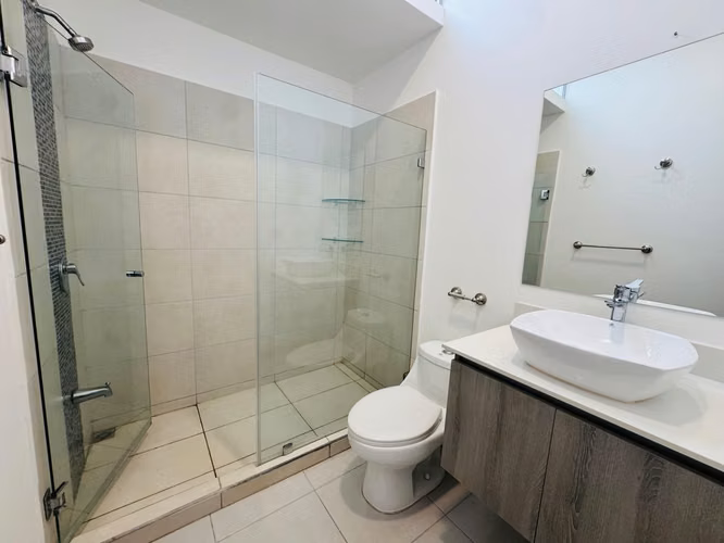 ALQUILER DE CASA EN CONDOMINIO MONTES DE OCA - Imagen 12