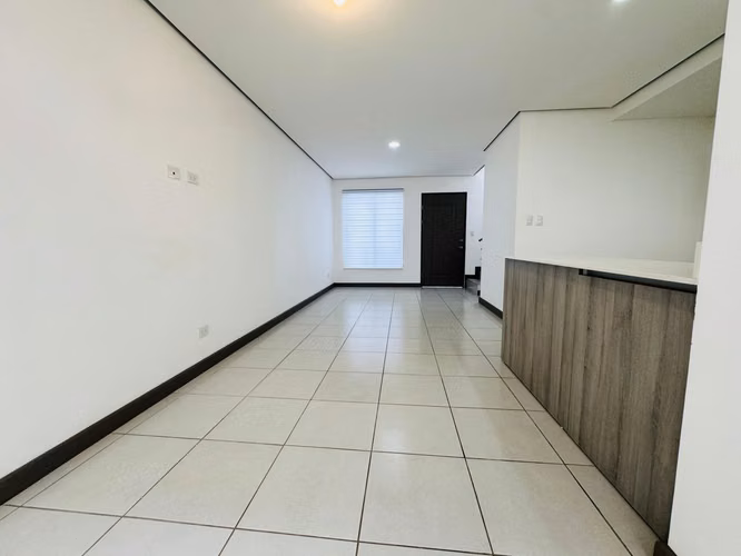 ALQUILER DE CASA EN CONDOMINIO MONTES DE OCA - Imagen 4