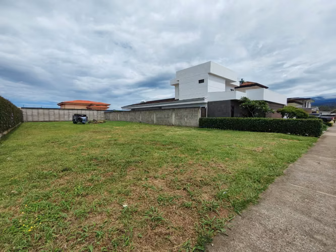 Se vende hermoso lote en Santo Domingo de Heredia. Residencial Exlusivo. - Imagen 3