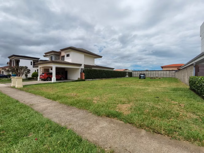 Se vende hermoso lote en Santo Domingo de Heredia. Residencial Exlusivo. - Imagen 2