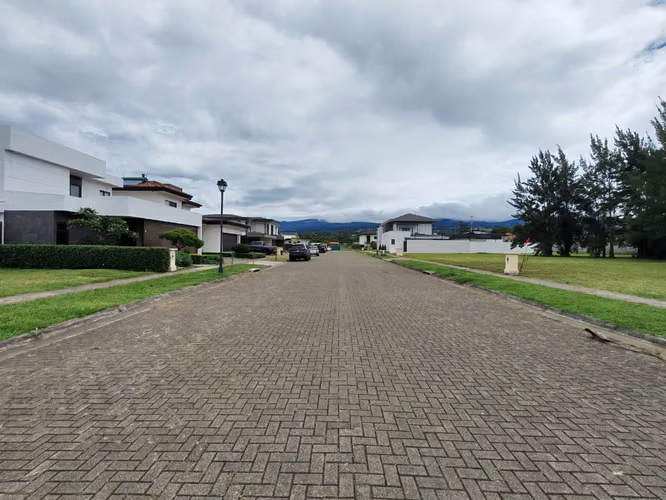 Se vende hermoso lote en Santo Domingo de Heredia. Residencial Exlusivo. - Imagen 10