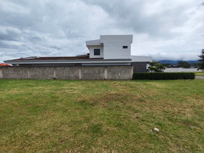 Se vende hermoso lote en Santo Domingo de Heredia. Residencial Exlusivo. - Imagen 4