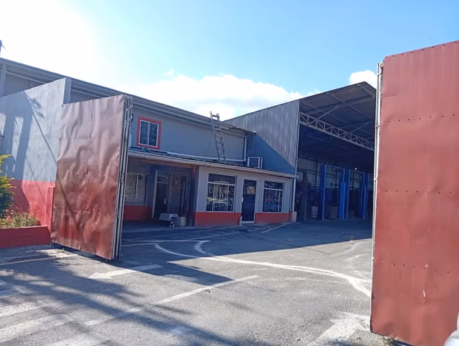 Venta de Bodega Uso Industrial en Heredia
