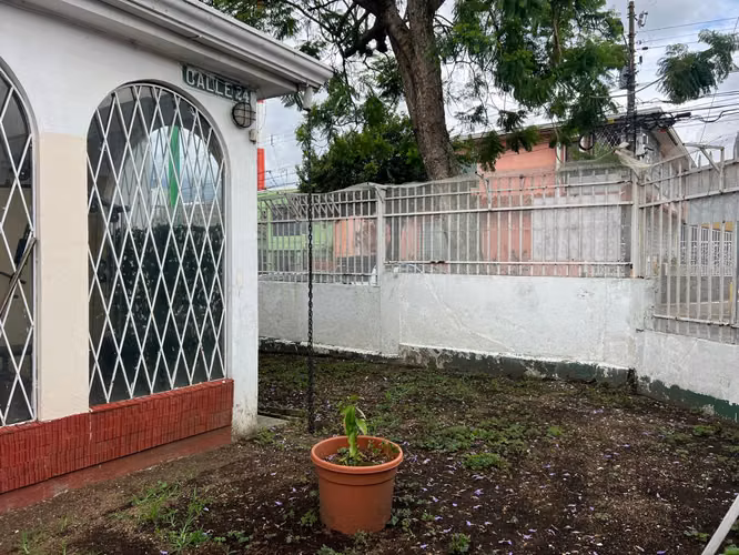 Casa con alto potencial comercial y de desarrollo en venta en San José