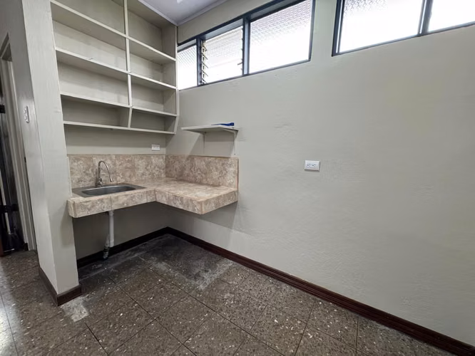 Alquiler de oficinas y bodega en La Uruca | 600 m² | Uso industrial | Seguridad incluida - Imagen 13