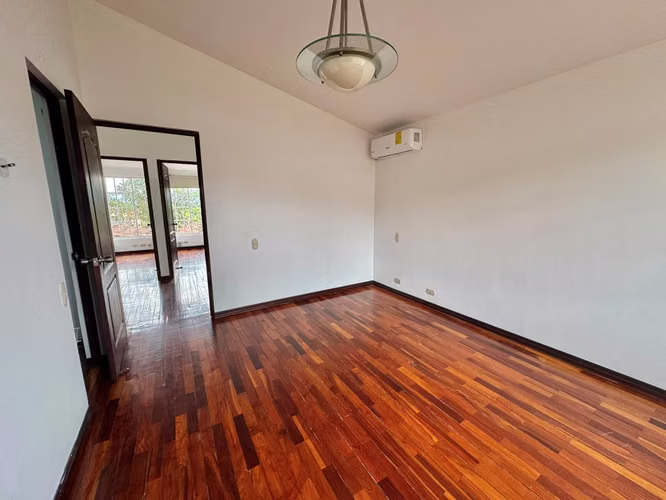 Escazú Hermosa Casa en Condominio en Alquiler $1800 - Imagen 18