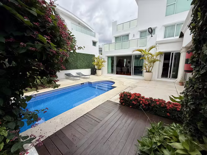 VENTA Casa con Piscina Privada en Santa Ana Centro (MJ) - Imagen 3