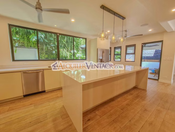 LUJOSA CASA DE 406 M2 CON PISCINA PROPIA EN JABONCILLOS ESCAZU - Imagen 5