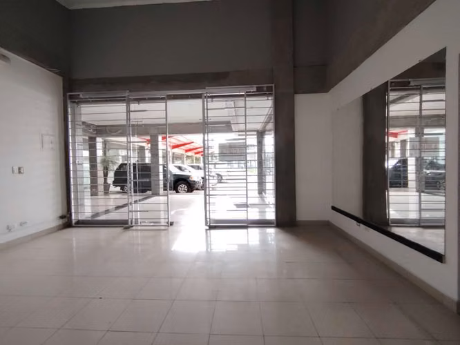 Local Comercial- punto de venta 36m- parqueo - Imagen 4
