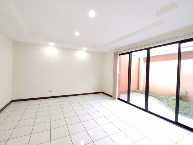 Casa Condominio Escazu- Patio- 3 Habitaciones - Imagen 3