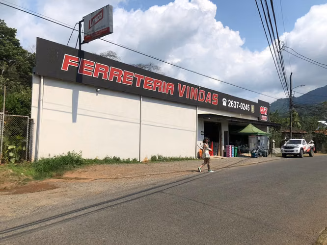 se vende local comercial bodega 400 metros centro de quebrada de ganado