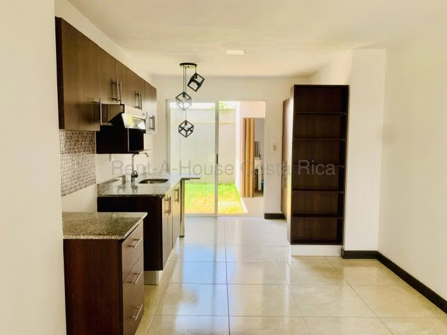 Venta de Casa en CONDOMINIO CIUDAD DEL VALLE en El Guarco-El Tejar. RAH 27-468