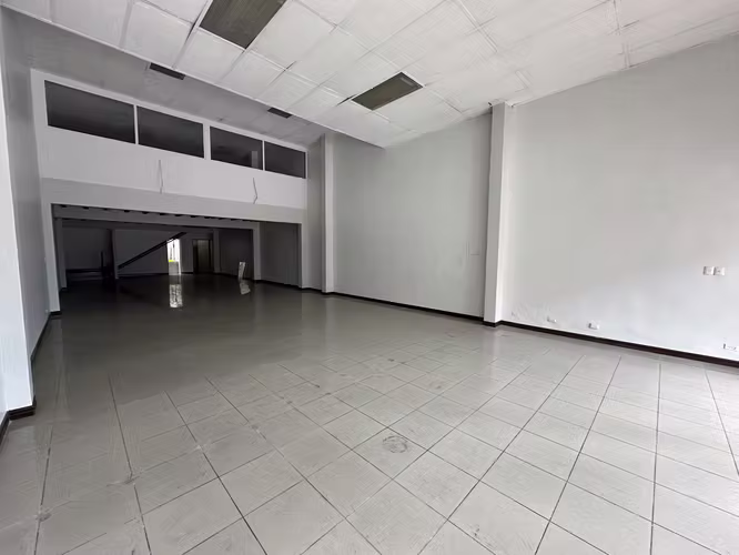 Local Comercial en Paseo Colón - Imagen 3