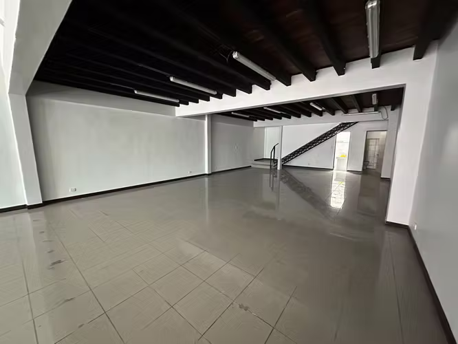 Local Comercial en Paseo Colón - Imagen 4