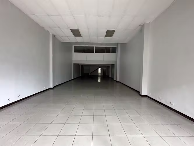 Local Comercial en Paseo Colón - Imagen 2
