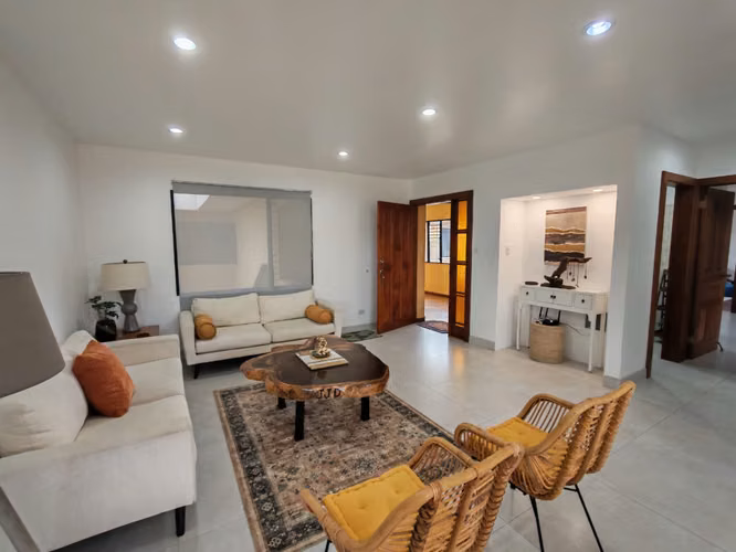 Se vende hermoso apartamento remodelado en Trejos Montealegre. - Imagen 3