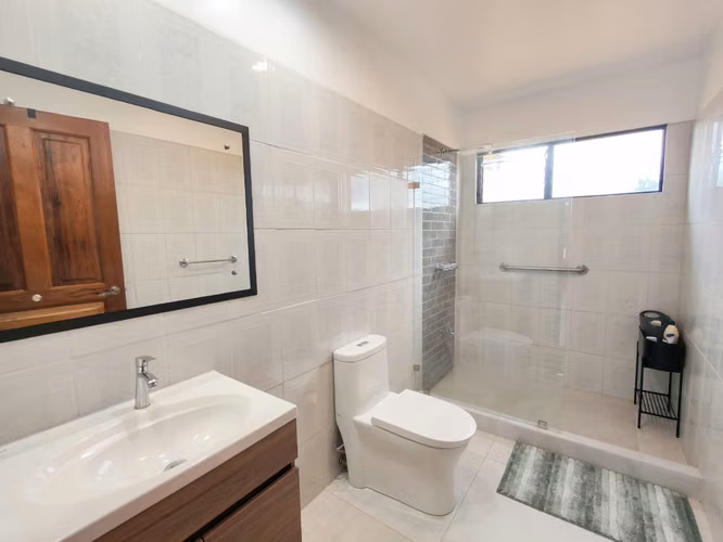 Se vende hermoso apartamento remodelado en Trejos Montealegre. - Imagen 17