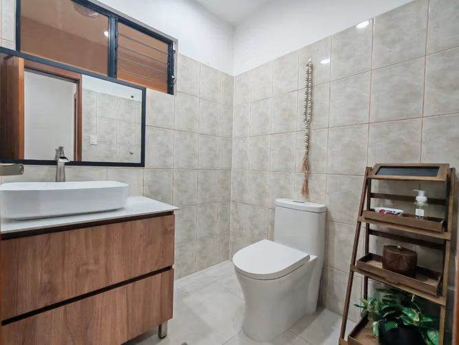 Se vende hermoso apartamento remodelado en Trejos Montealegre. - Imagen 9