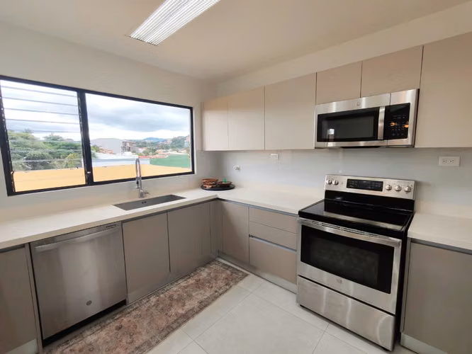 Se vende hermoso apartamento remodelado en Trejos Montealegre. - Imagen 5