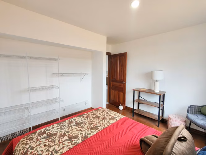Se vende hermoso apartamento remodelado en Trejos Montealegre. - Imagen 16