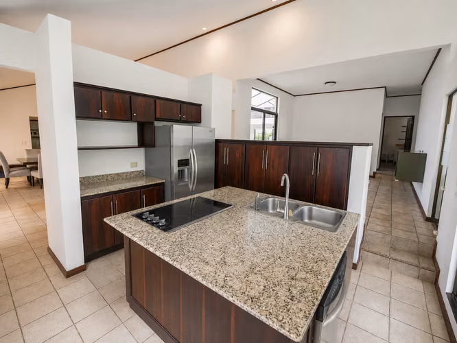 VENTA DE CASA EN CONDOMINIO BOSQUE DORADO, PIEDADES DE SANTA ANA* - Imagen 5