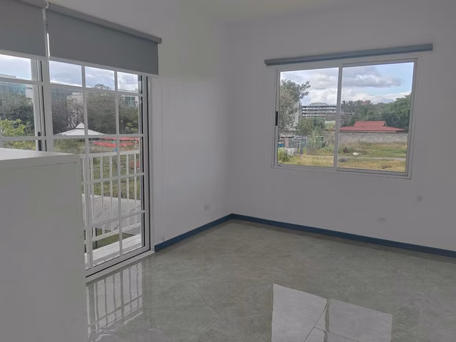 Apartamento nuevo en alquiler con 2 habitaciones y parqueo - Imagen 4