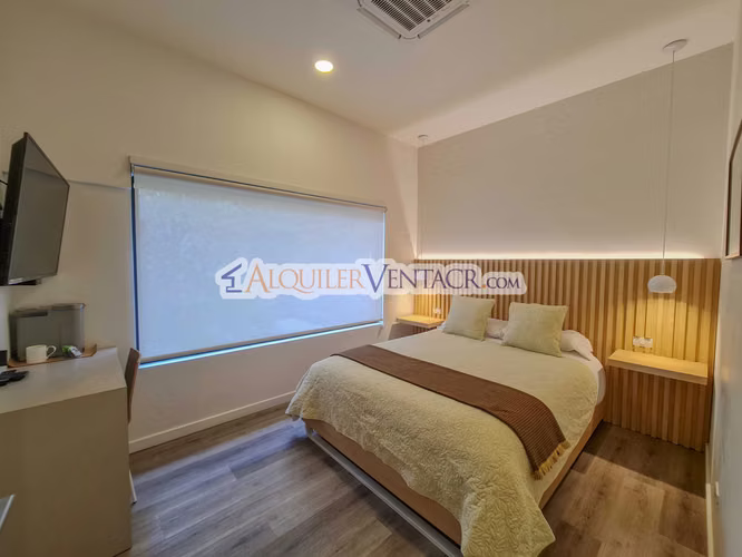 CASA DE UN NIVEL CON USO SUELO MIXTO + HOTEL IDEAL PARA AIRBNB EN SAN RAFAEL ESCAZU - Imagen 18