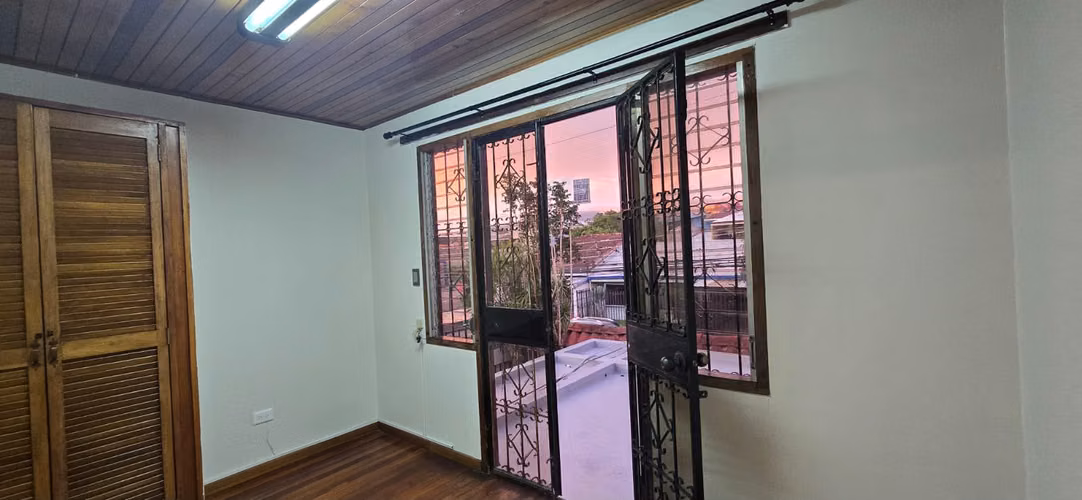 Alquiler casa independiente en La Uruca | 3 habitaciones | 4 baños | 2 parqueos - Imagen 17