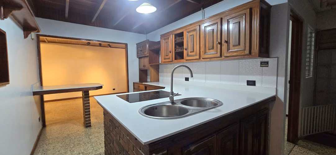 Alquiler casa independiente en La Uruca | 3 habitaciones | 4 baños | 2 parqueos - Imagen 15