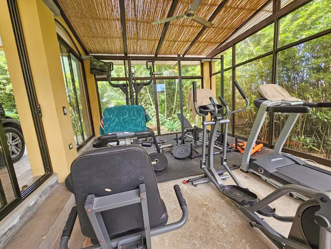 LUJOSA CASA DE 570 M2 CON 2.244 M2 DE LOTE EN SAN ANTONIO ESCAZU - Imagen 9
