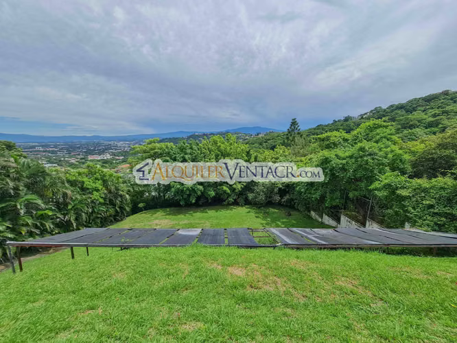 CASA CON PISCINA PROPIA Y VISTAS CON 2.266 M2 LOTE EN ALTO LAS PALOMAS SANTA ANA - Imagen 2