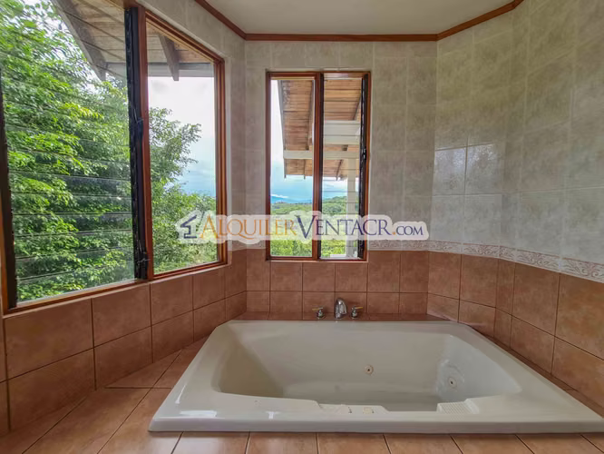 CASA CON PISCINA PROPIA Y VISTAS CON 2.266 M2 LOTE EN ALTO LAS PALOMAS SANTA ANA - Imagen 17