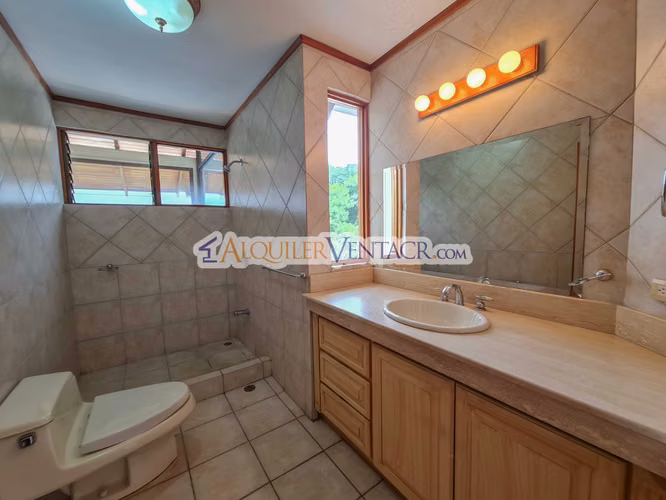 CASA CON PISCINA PROPIA Y VISTAS CON 2.266 M2 LOTE EN ALTO LAS PALOMAS SANTA ANA - Imagen 15