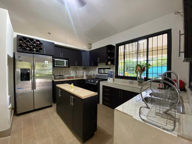 Alquiler de Quinta para casa de cuido de adulto mayor  en Turrúcares de Alajuela. 27-435