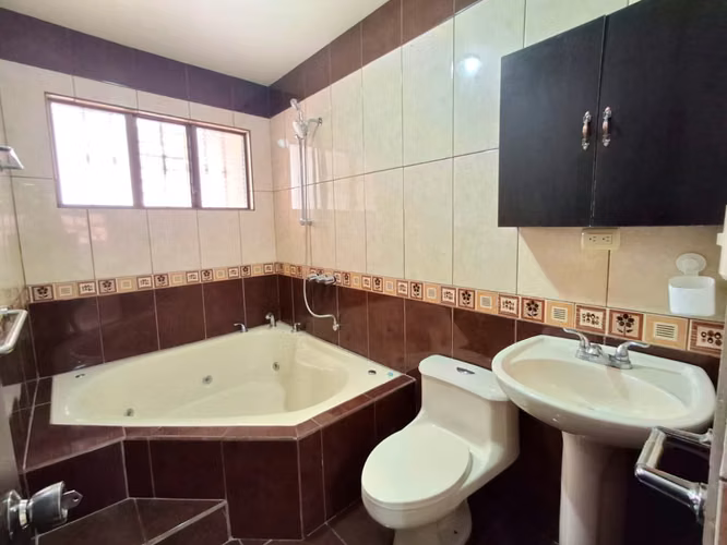 ¡ELEGANTE, IMPECABLE Y LISTA PARA HABITAR! - Imagen 8