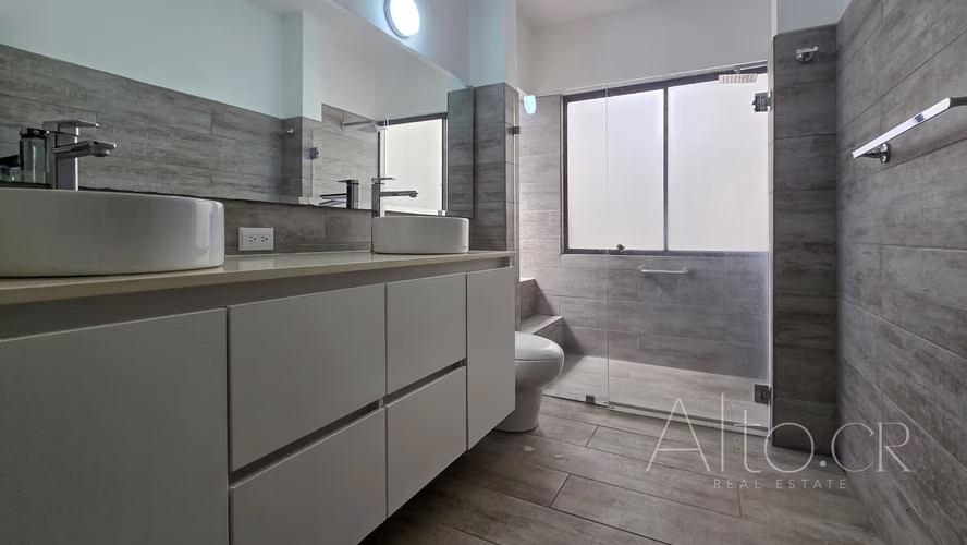 CASA PRECIOSA DE UN SOLO NIVEL CON CUARTO DE SERVICIO  |  750m² - Imagen 8