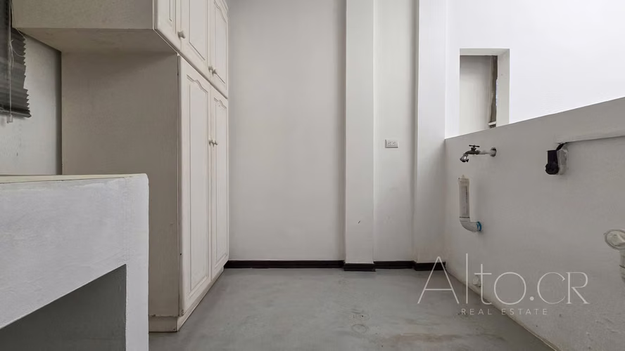 CASA PRECIOSA DE UN SOLO NIVEL CON CUARTO DE SERVICIO  |  750m² - Imagen 11
