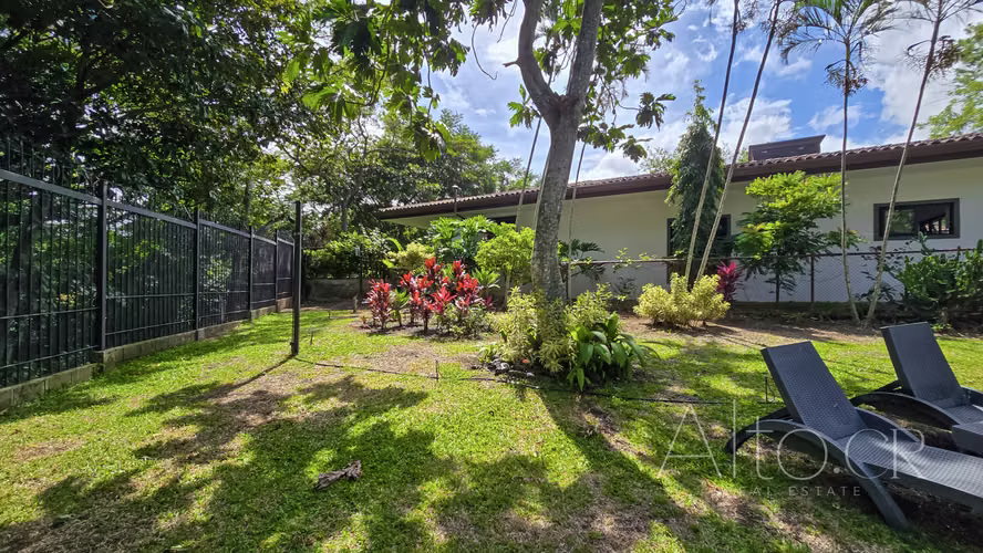 CASA PRECIOSA DE UN SOLO NIVEL CON CUARTO DE SERVICIO  |  750m² - Imagen 14
